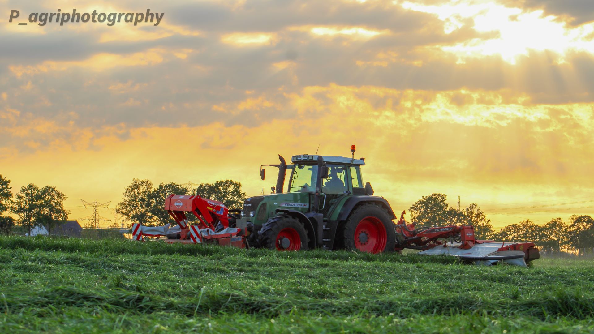 Maaien Met Zonsondergang Agri Trader Foto Van Het Jaar